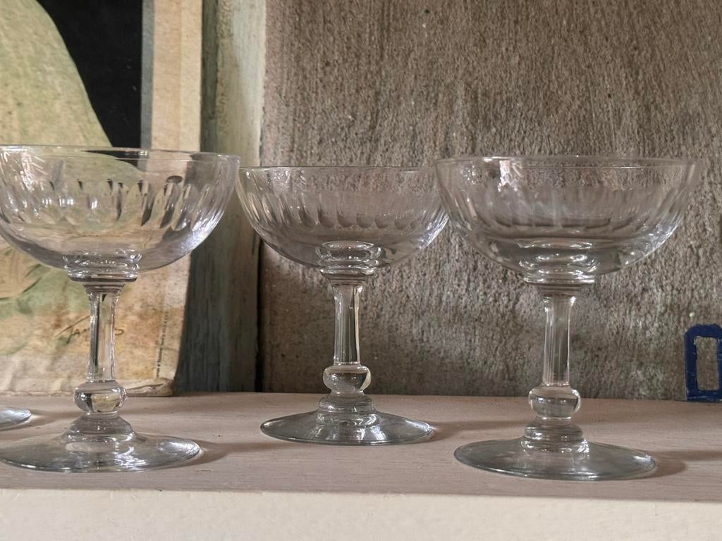 7 vintage champagnecoupes met reliëf, 6 in goede staat, Ophalen of Verzenden