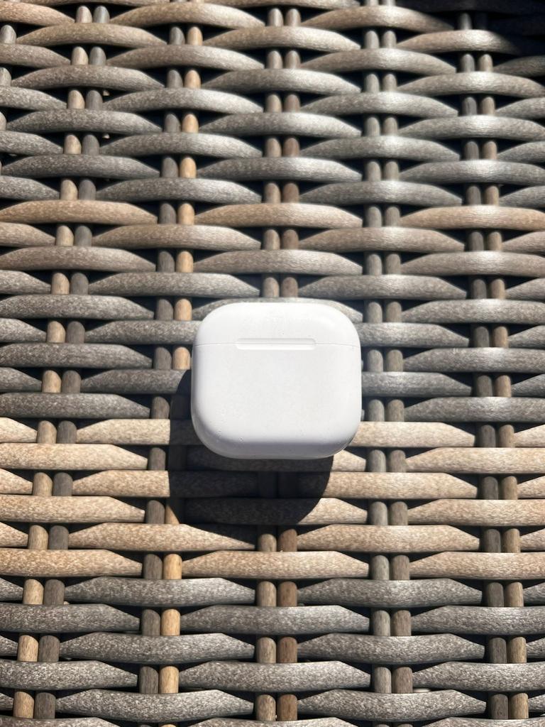 AirPods 4 met ruisonderdrukking oplaad case, Ophalen of Verzenden, Zo goed als nieuw, Android