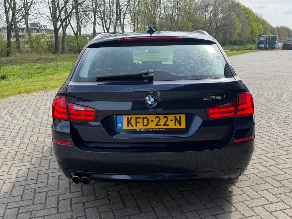 BMW 5-Serie 528I Touring 190KW 6 CIL/ PANORAMA /LEER/19 INCH, Auto's, Achterwielaandrijving, Huisgarantie, Blauw, 2996 cc