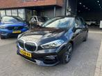 BMW 1-serie 118i Executive AUTOMAAT CAMERA DAK DEALER OH ORI, Gebruikt, Adaptive Cruise Control, Zwart, Bedrijf