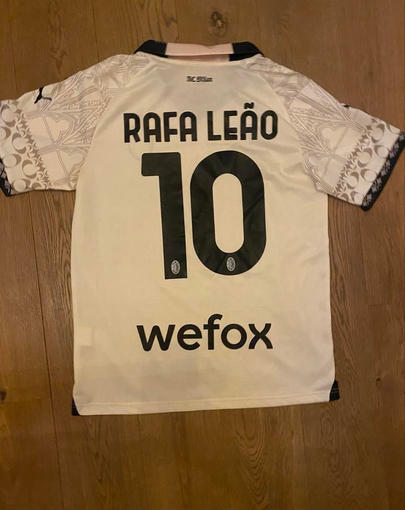 AC Milan x Pleasures Rafa Leão 10 shirt - Maat M, Maat M, Ophalen of Verzenden, Zo goed als nieuw, Shirt