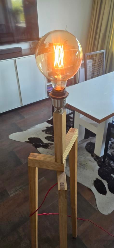 Design houten staande lamp met dimmer en rode draad, Ophalen, Modern design, 100 tot 150 cm, Zo goed als nieuw