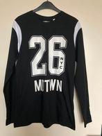 Zwart longsleeve met front print mt 170 - 176 HERE & THERE, Nieuw, Ophalen of Verzenden, Jongen, Shirt of Longsleeve