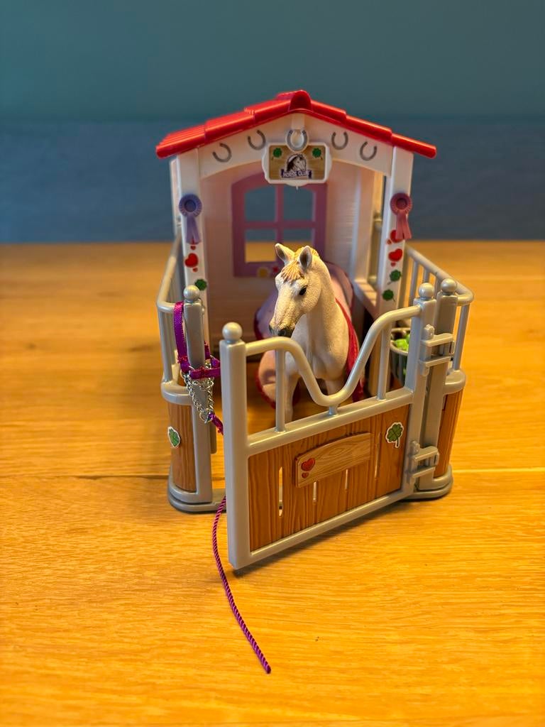 Schleich Horse Club paard met stal en accessoires, Ophalen of Verzenden, Zo goed als nieuw