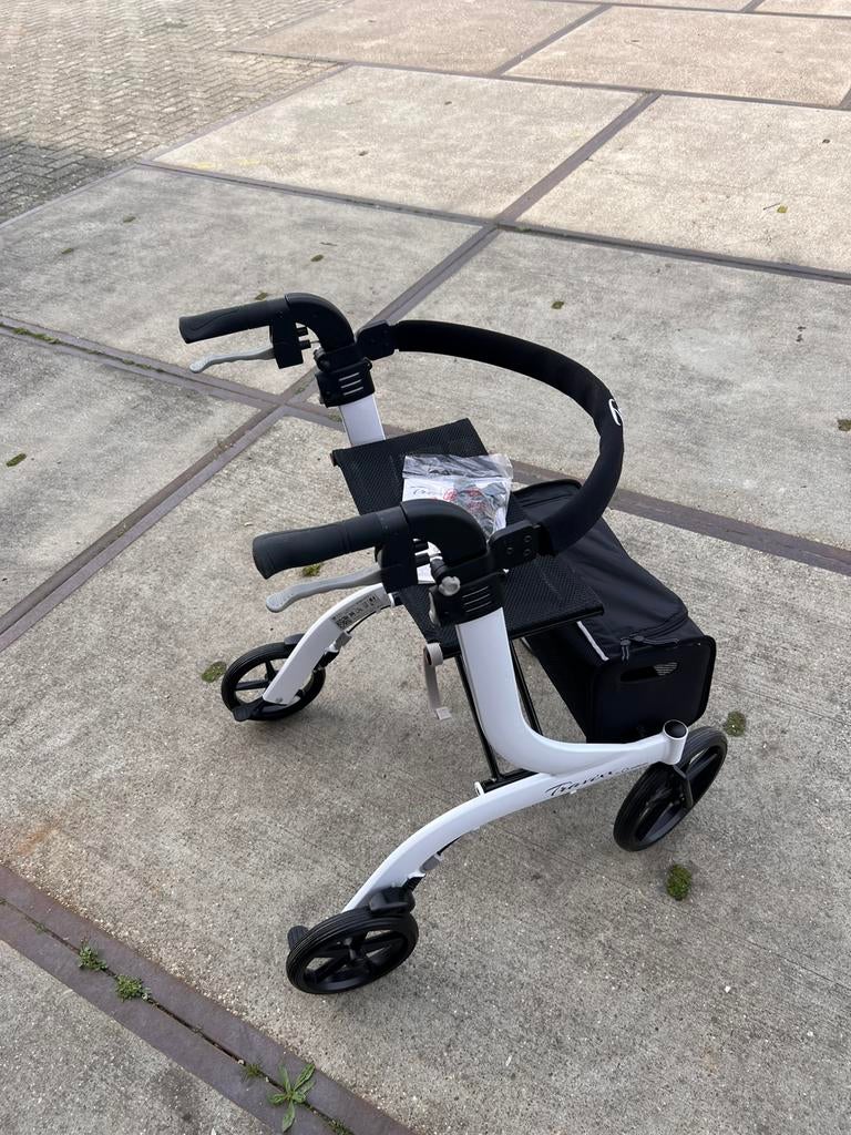 Lichtgewicht Travixx rollator inklapbaar zgan, Lichtgewicht, R, Ophalen of Verzenden, Zo goed als nieuw