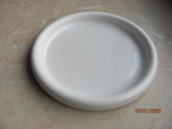NIEUWSTAAT witte platte RONDE keramiek SCHAAL bord ø 24 cm, Huis en Inrichting, Woonaccessoires | Schalen en Manden, Zo goed als nieuw