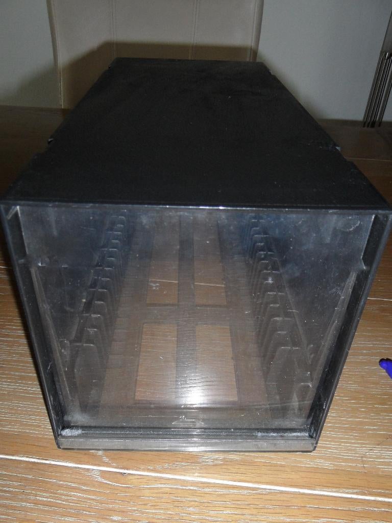 In goede staat: zwarte CD opbergbox voor 20 CD's, Kunststof, Gebruikt, Minder dan 25 discs, Ophalen of Verzenden