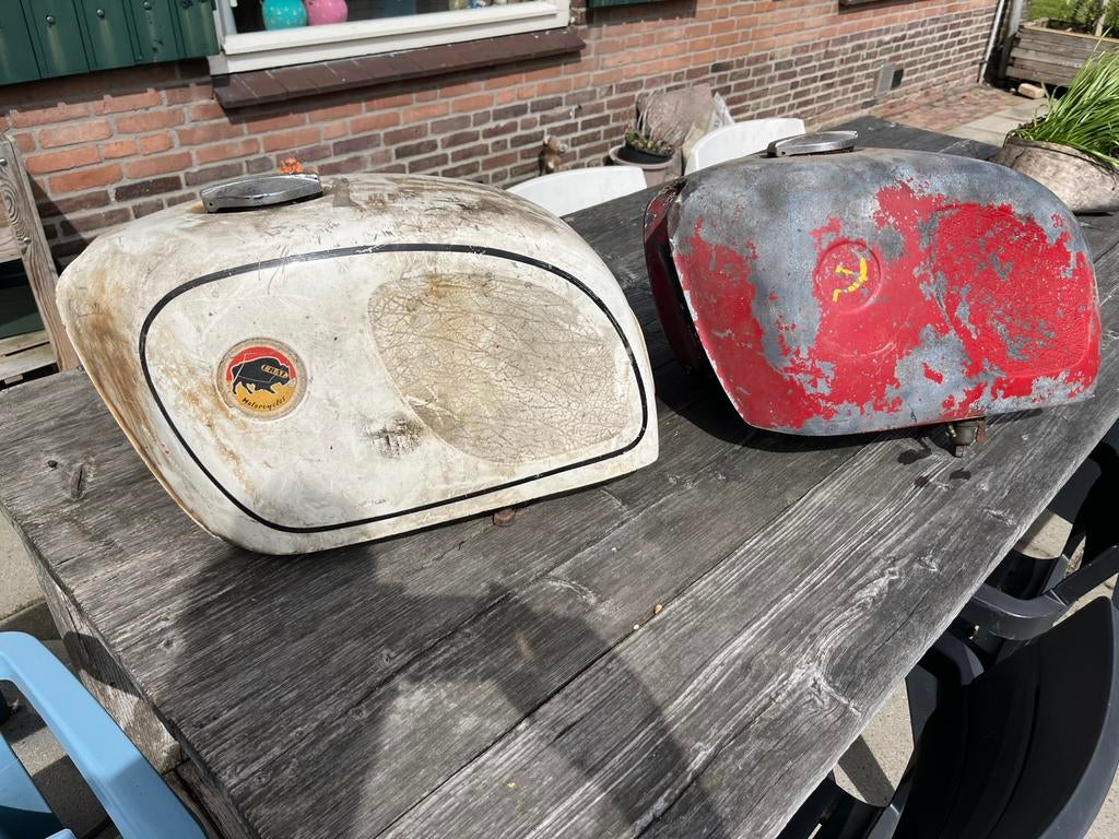 2 stuks fiberglas benzine tanks Ural/Dnepr, Motoren, Ophalen of Verzenden, Nieuw