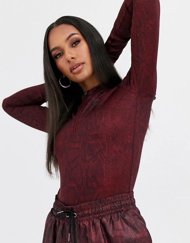 Nike Snakeskin Bodysuit, Team Red, maat L, ZGAN, Kleding | Dames, Sportkleding, Verzenden, Maat 42/44 (L), Nike, Rood