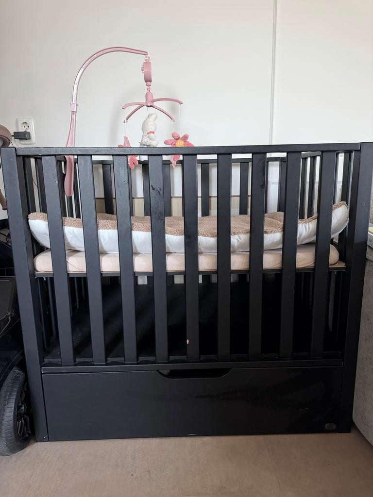Zwarte baby box met lade, Kinderen en Baby's, Ophalen, Gebruikt, Vierkant, In hoogte verstelbaar