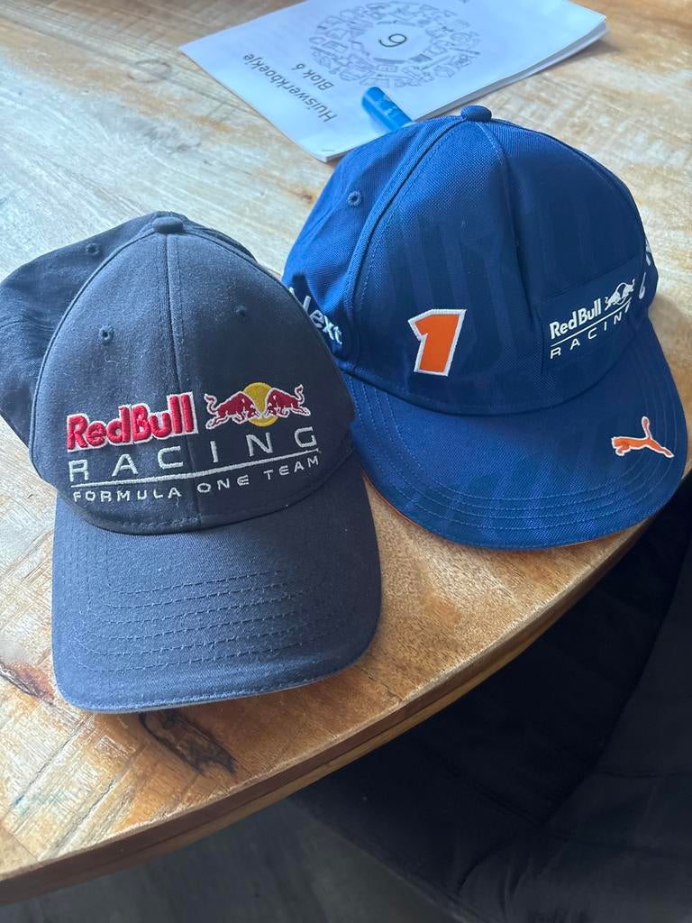 Twee Max Verstappen Red Bull Racing petjes, Kleding | Heren, Hoeden en Petten, Ophalen of Verzenden, Zo goed als nieuw, One size fits all