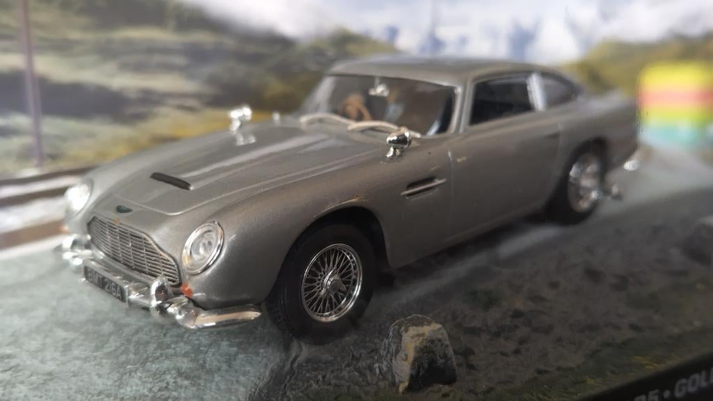 Aston Martin DB5 007 Goldfinger 1:43 James Bond Pol, Hobby en Vrije tijd, Modelauto's | 1:43, Overige merken, Auto, Verzenden