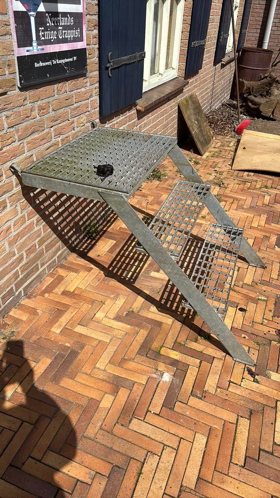 Gegalvaniseerde trap met 2 tredes en plateau, Doe-het-zelf en Verbouw, Ladders en Trappen, Ophalen, Gebruikt, Trap, Minder dan 2 meter