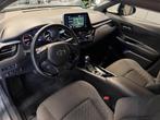 Toyota C-HR 1.8 Hybrid First Edition Team D |Camera|PDC|Crui, Stof, 4 cilinders, Met garantie (alle), 98 pk