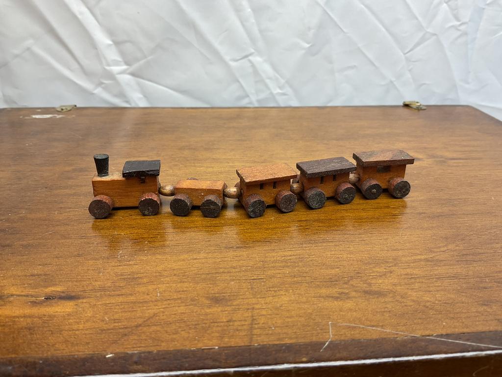 Houten treintje voor bij poppenhuis, Verzamelen, Ophalen of Verzenden, Gebruikt, Decoratie