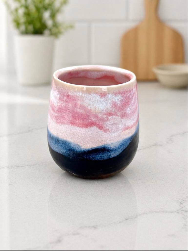 Unieke Handgemaakte Mok - Roze & Blauw Glazuur (350ml), Huis en Inrichting, Keuken | Servies, Keramiek, Nieuw, Ophalen of Verzenden