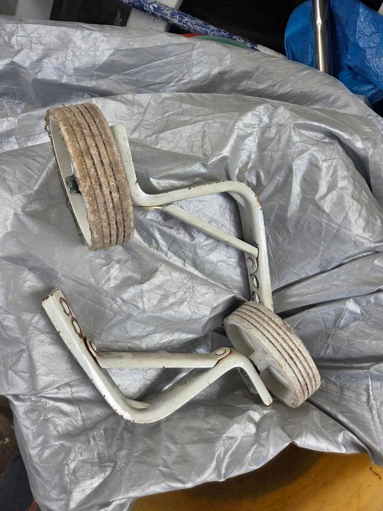 Zij wieltjes kinderfiets wit. Foto's volgen, Fietsen en Brommers, Fietsen | Kinderfietsjes, Ophalen, Minder dan 16 inch