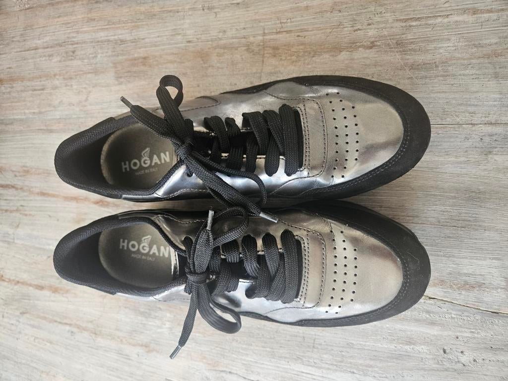 Hogan damessneaker maat 40 als nieuw, zwart met zilver!, Kleding | Dames, Schoenen, Zwart, Ophalen of Verzenden, Sneakers of Gympen