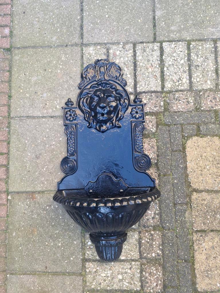 Antieke gietijzeren wandfontein met leeuwenkop, Ophalen of Verzenden