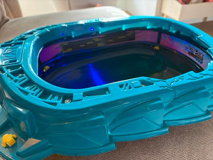 Beyblade Burst QuadStrike Beystadium Arena en blade set!, Kinderen en Baby's, Speelgoed | Overig, Gebruikt, Jongen of Meisje, Ophalen