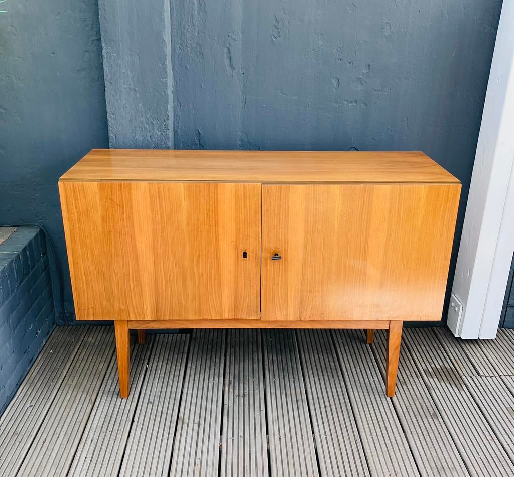 Midcentury dressoir. Vintage kast. Teak, Huis en Inrichting, Kasten | Dressoirs, Ophalen, Met deur(en), 100 tot 150 cm, Zo goed als nieuw