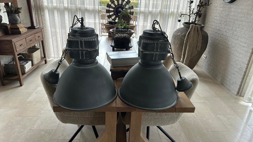 2 stuks, Industriële Hanglamp Betonlook - 48cm Diameter, Huis en Inrichting, Lampen | Hanglampen, Ophalen, Nieuw, Metaal, Minder dan 50 cm