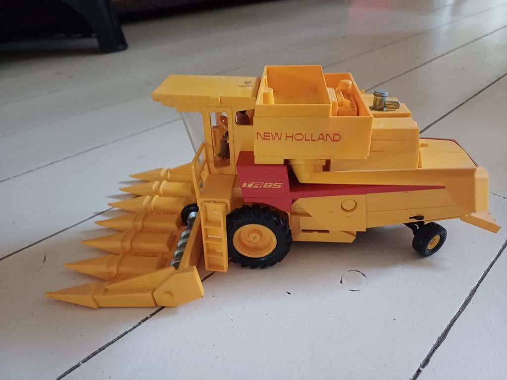 Landbouwmachine miniatuur merk New Holland TR85, Ophalen of Verzenden, Nieuw