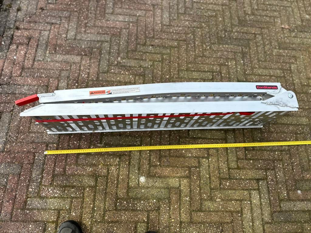 Inklapbare oprijplaat., Ophalen, Zo goed als nieuw