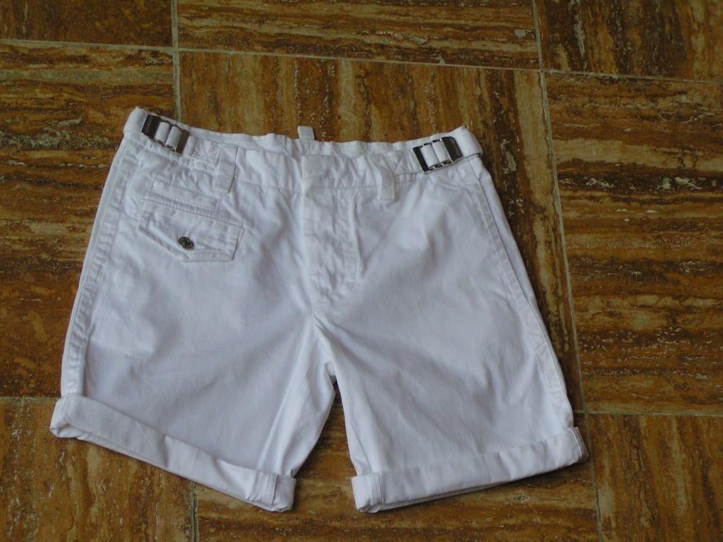 DSQUARED korte broek,My 36/38(ITA 48) als nieuw, Kleding | Dames, Broeken en Pantalons, Tweedehands, Kort, Ophalen of Verzenden
