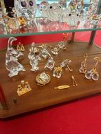 Mooi kastje met diverse kristallen beeldjes, Ophalen