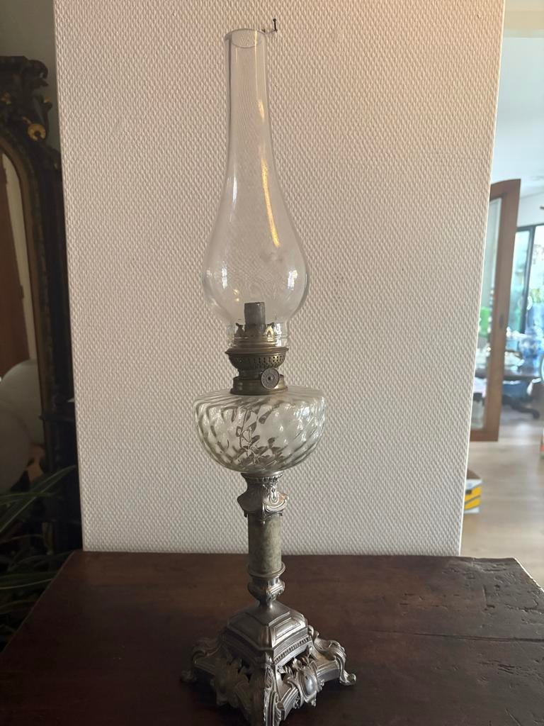 Antieke Olielamp / Windlicht met Gedetailleerde Voet, Ophalen of Verzenden