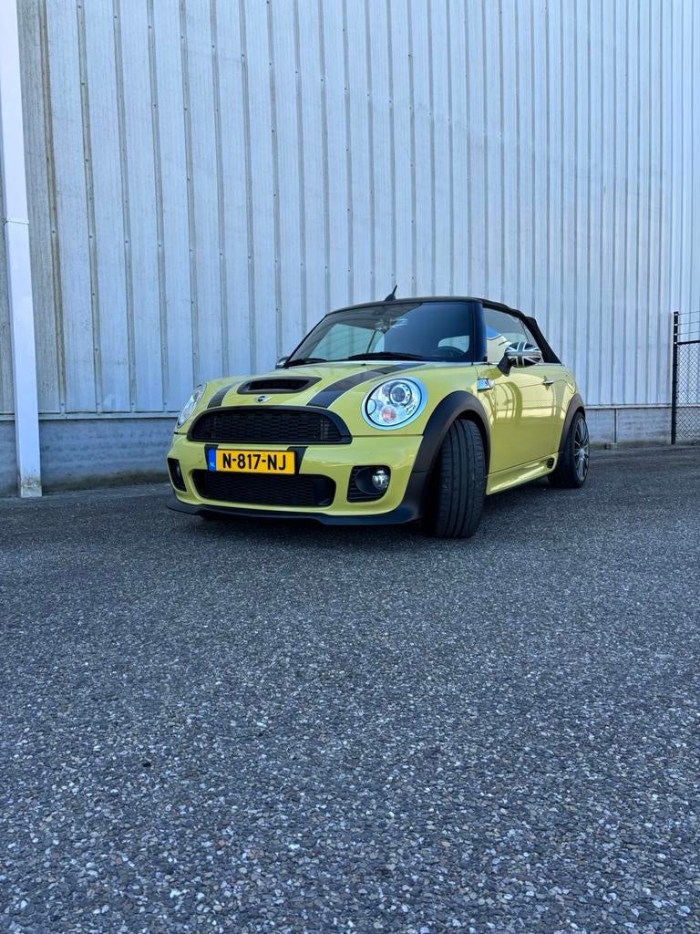 Mini 1.6 Cooper S JCW Cabrio 2009 Geel, Auto's, Mini, Voorwielaandrijving, Zwart, 4 cilinders, Cabriolet