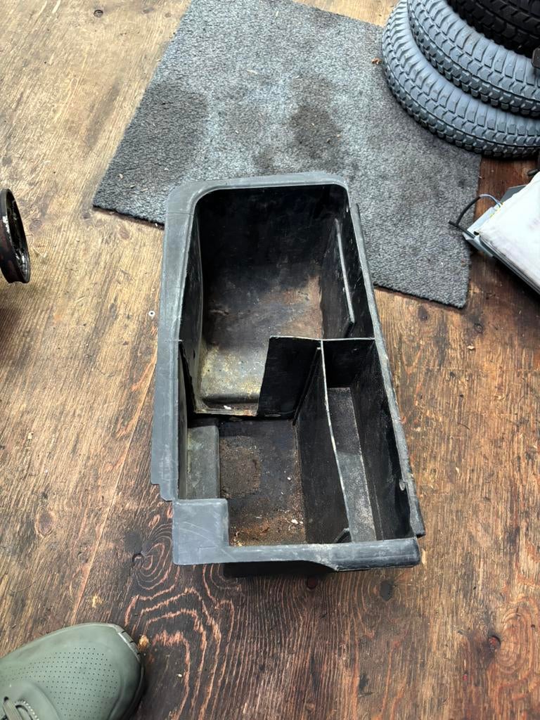 Bmw e30 type 1 accu bakje, Auto-onderdelen, Interieur en Bekleding, Ophalen of Verzenden, BMW