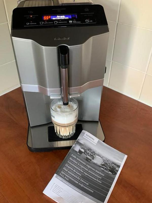 Siemens EQ300 Grijs (nieuw 499 Euro), Witgoed en Apparatuur, Koffiezetapparaten, Ophalen of Verzenden, Zo goed als nieuw, Koffiebonen