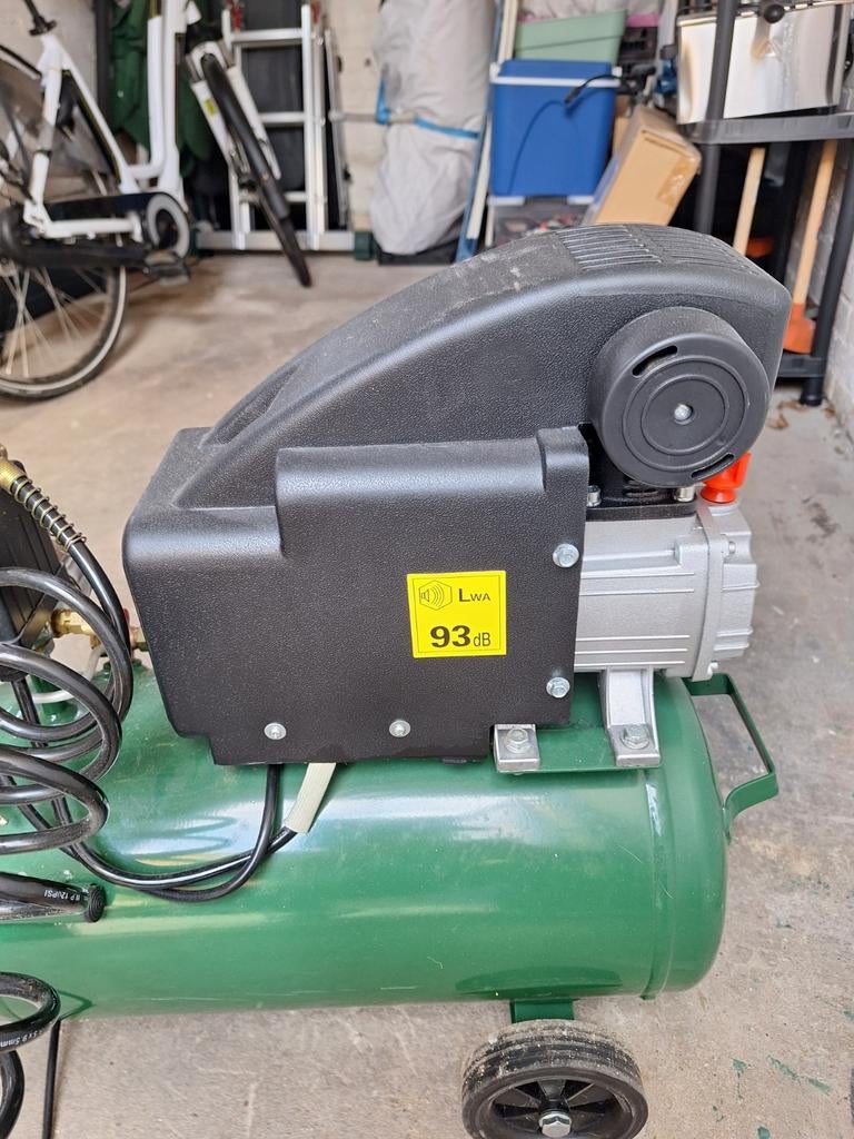2-Force Compressor LFM 24-08, Doe-het-zelf en Verbouw, Compressors, Zo goed als nieuw, Minder dan 25 liter, Minder dan 200 liter/min