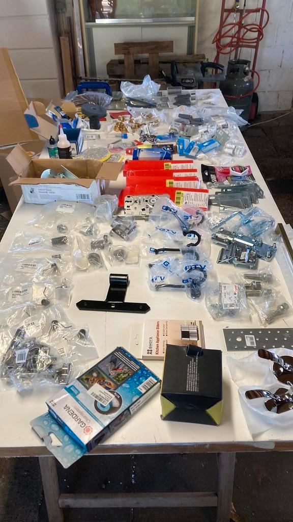 Grote partij ijzerwaren / bevestigingsmateriaal nieuw, Diversen, Rommelmarktspullen, Zo goed als nieuw, Ophalen of Verzenden