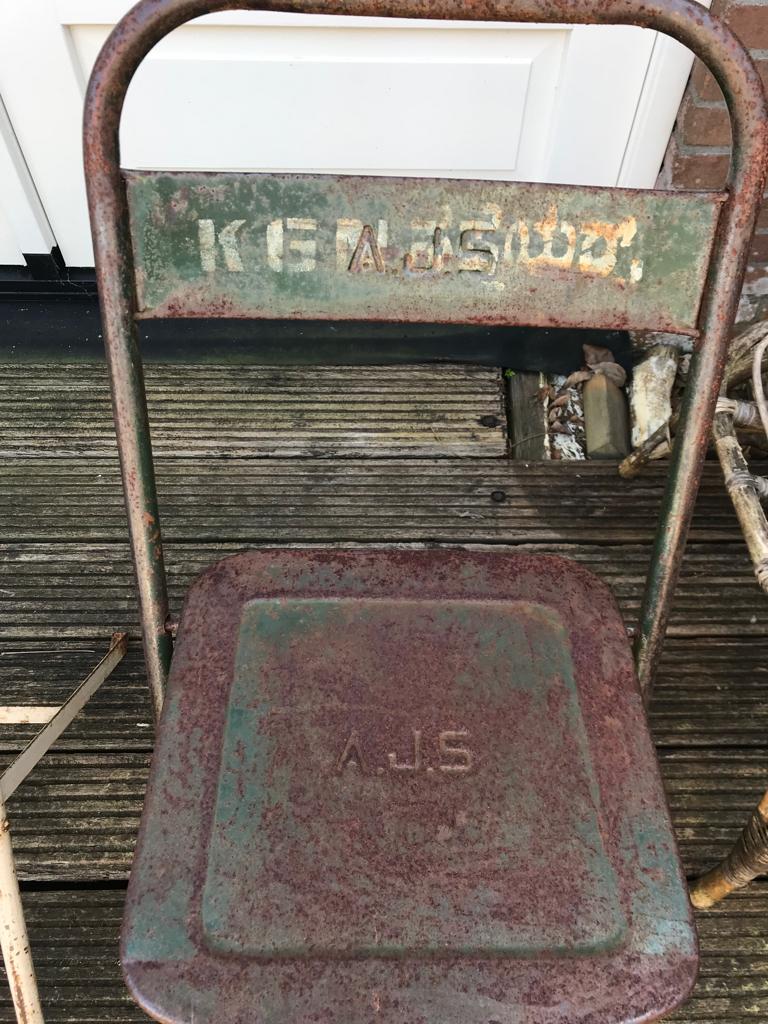 2 metalen brocante klapstoelen., Huis en Inrichting, Stoelen, Gebruikt, Twee, Overige kleuren, Oude stijl