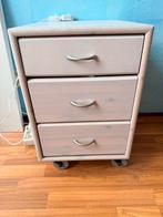Flexa white wash nachtkastje met 3 laden op wielen, Minder dan 50 cm, Gebruikt, Grenenhout, Ophalen of Verzenden