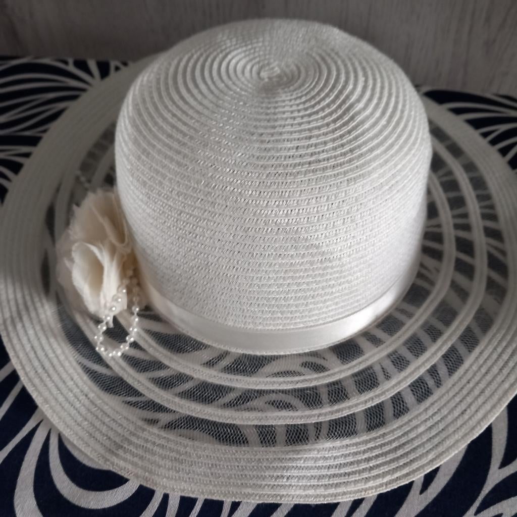 Wit kinderhoedje, Kinderen en Baby's, Kinderkleding | Petten en Hoeden, Ophalen of Verzenden, Jongen of Meisje