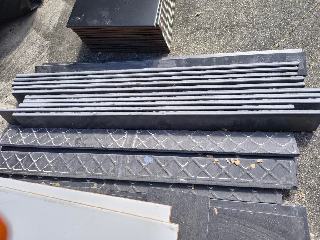 Tegelstrips grijs5x60cm 4 dozen met 32stuks, Ophalen, 60 cm of meer, Hardsteen, Wandtegels