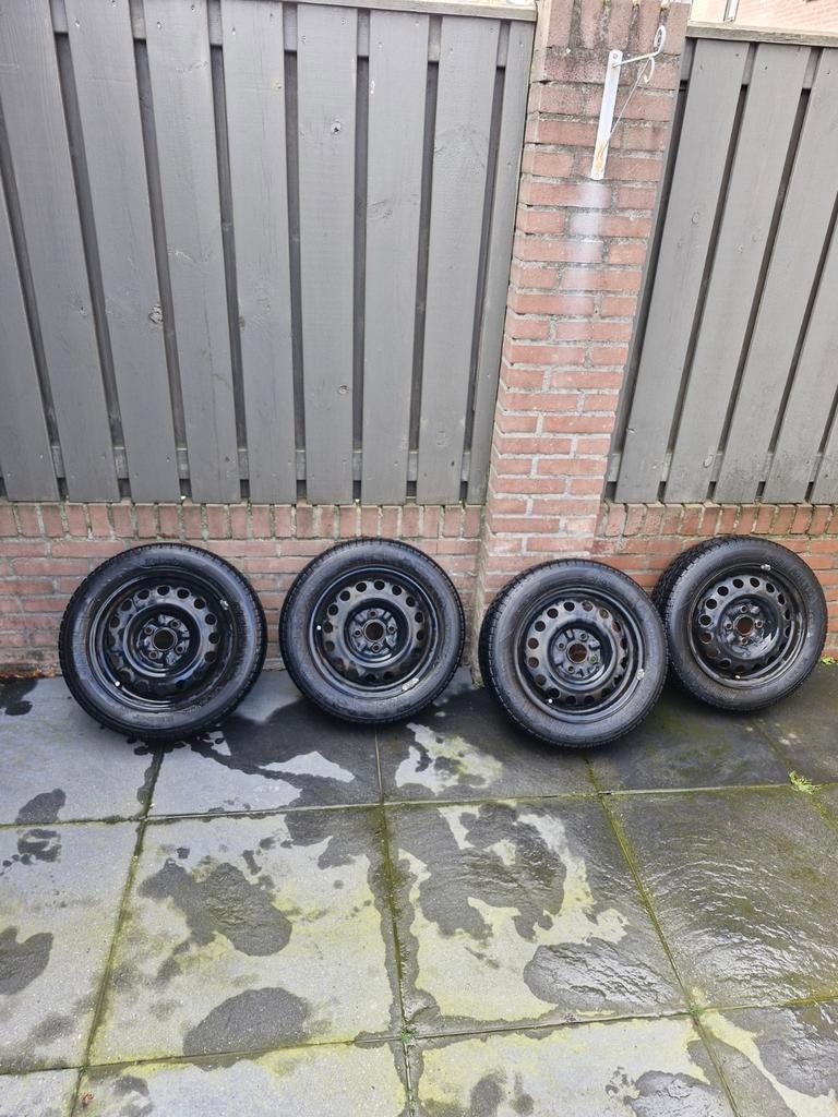 Set winterbanden Krisalp HP 155 65 R14, Ophalen, Zo goed als nieuw