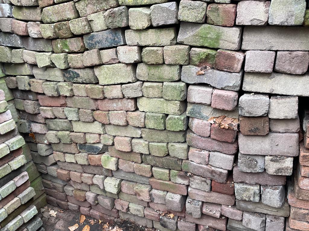 Gratis af te halen: 275 waaltjes & 275 klinkers, Ophalen, Gebruikt, Beton, Klinkers