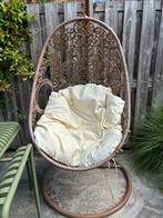 Hangstoel met stalen standaard en kussen, Huis en Inrichting, Stoelen, Ophalen, Gebruikt, Bruin, Metaal