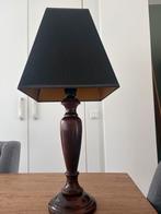 Elegante tafellamp met houten voet en donkerbruine kap, Huis en Inrichting, Lampen | Tafellampen, Ophalen, Zo goed als nieuw, Hout