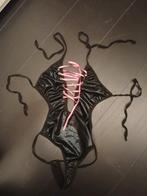 Sexy body zwart wetlook met roze rijgveter, nieuw, Onbekend, Ophalen of Verzenden, Zwart, Body of Korset