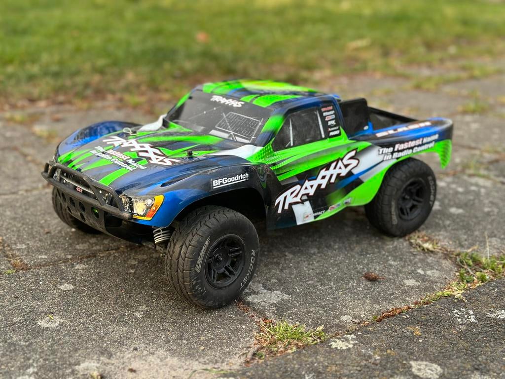 Traxxas Slash 4x4 RTR, Hobby en Vrije tijd, Modelbouw | Radiografisch | Auto's, Gebruikt, Auto offroad, Schaal 1:10, RTR (Ready to Run)