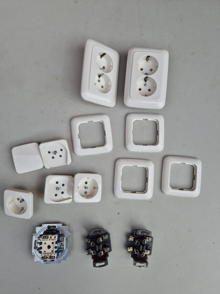 Divers Busch-Jaeger wit: stopcontacten, schakelaar, Ophalen of Verzenden, Gebruikt, Stopcontact