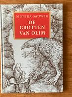 De Grotten van Olim - Monika Sauwer (Kinderboek), Ophalen of Verzenden, Zo goed als nieuw, Fictie algemeen