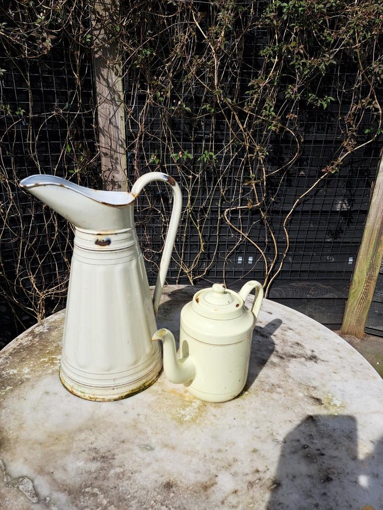 Gratis vintage emaille vaas en koffiepot, Ophalen