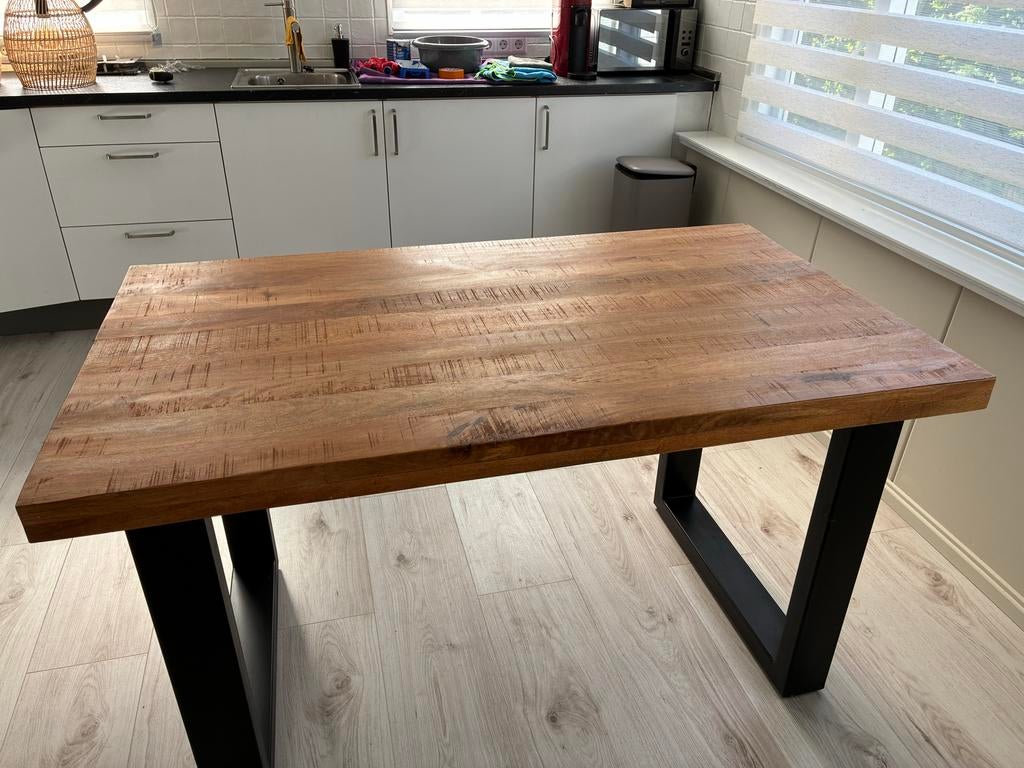 Robuuste eettafel 140x80 mangohout met metalen onderstel, Huis en Inrichting, Tafels | Eettafels, Ophalen, 100 tot 150 cm, 50 tot 100 cm